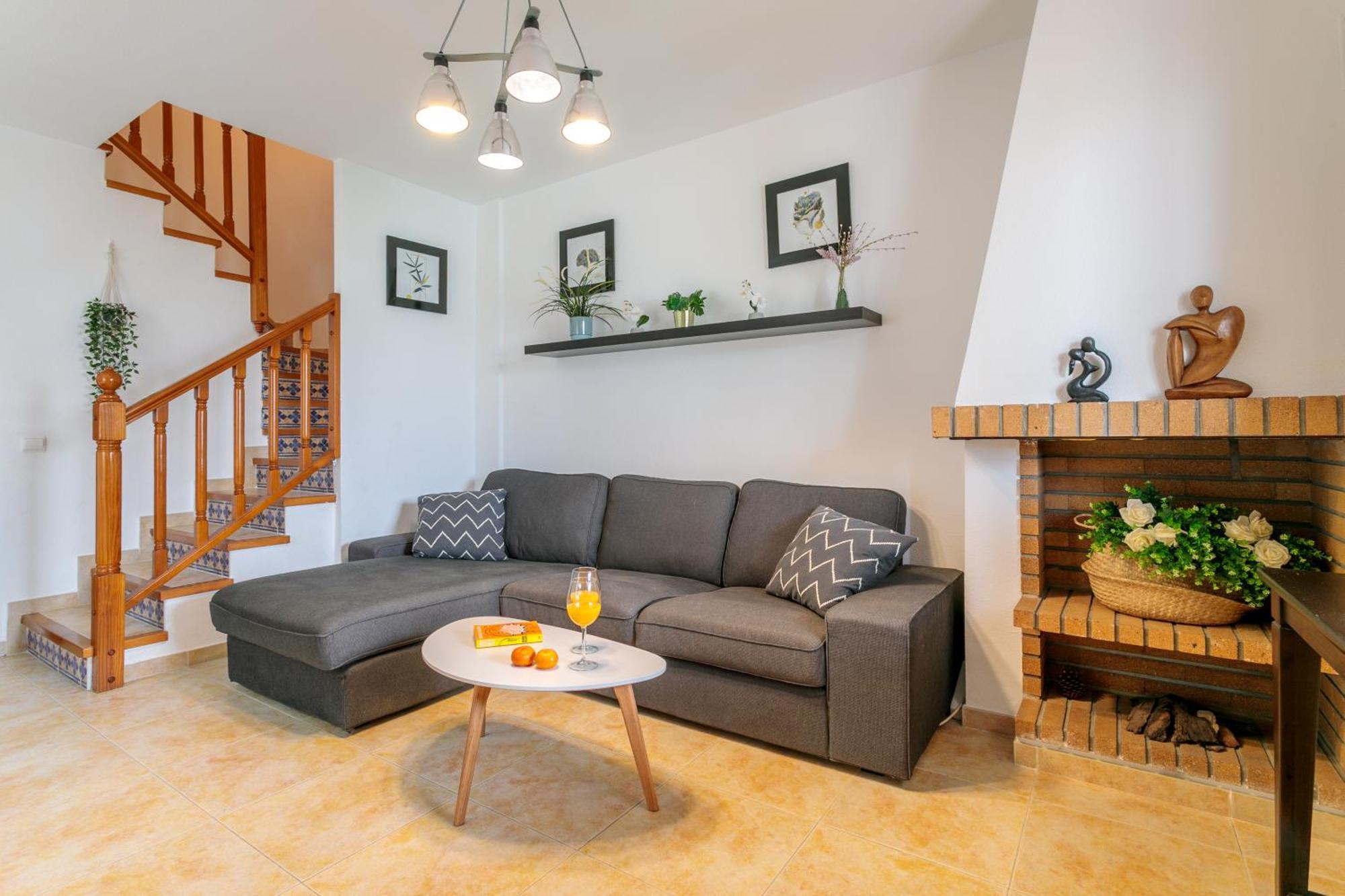 Montefaro Spacious Townhouse - Beach & Pool سانتا بولا المظهر الخارجي الصورة